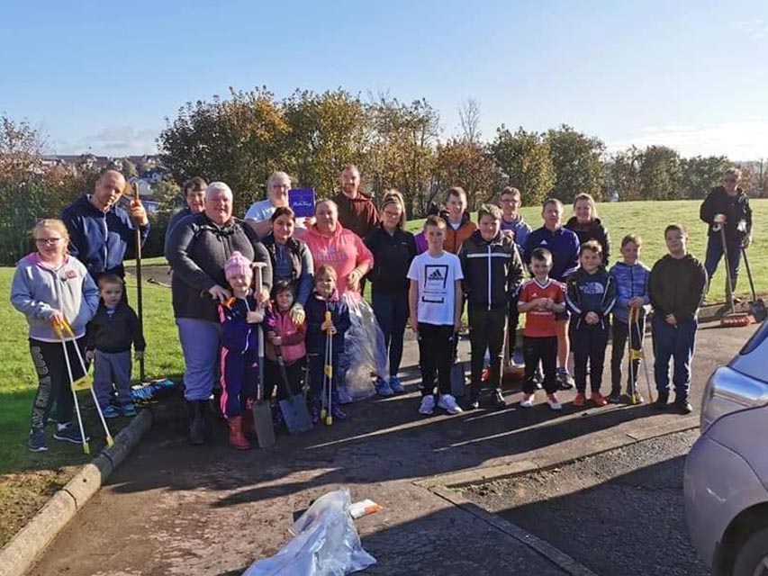 Malone Assists Newry Community Activists in Area Clean-Up