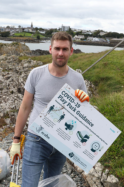 The South Down Alliance group organised a beach clean at Ardglass harbour with the assistance of harbour master James Lenaghan. 