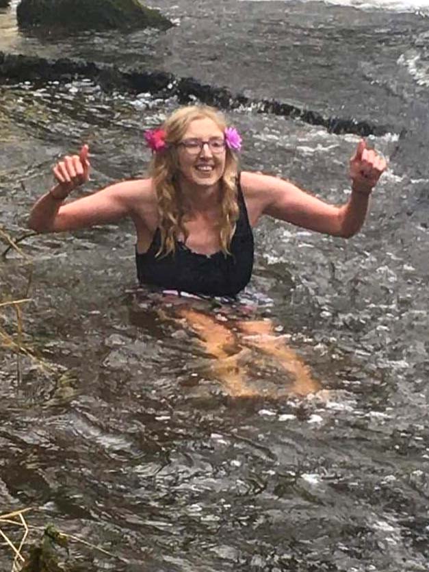 Laffin Laura To Do 28 Cold Dips In February For Pop Up Art