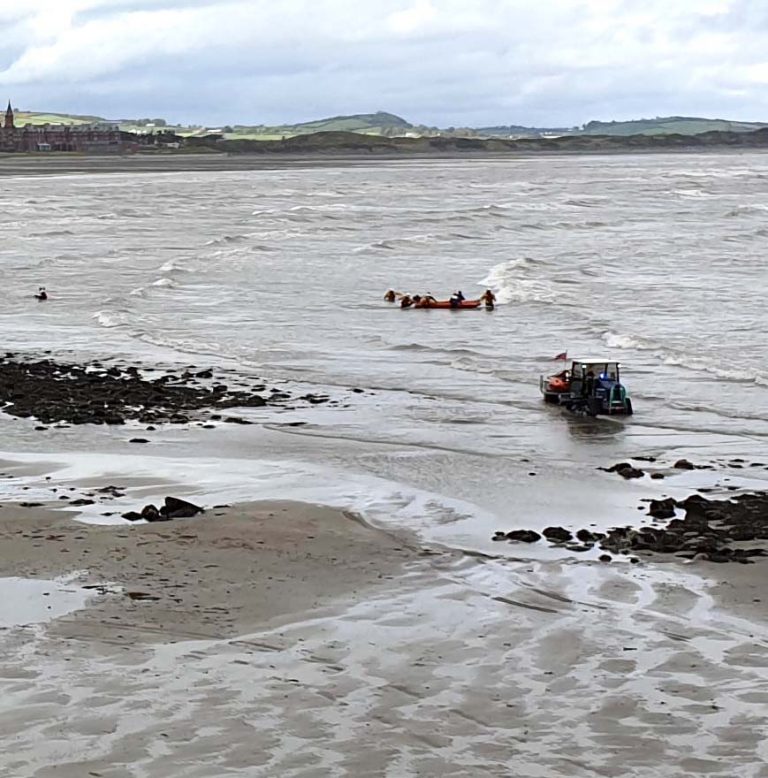 Newcastle RLNI Assists Sailors Caught By A Changing Sea Newcastle RLNI Assists Sailors Caught By A Changing Sea