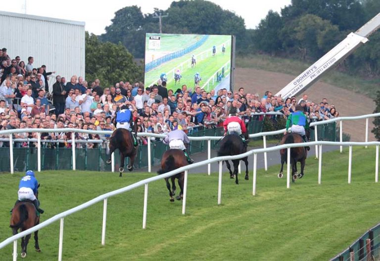 Downpatrick Races Enjoys The Good Weather