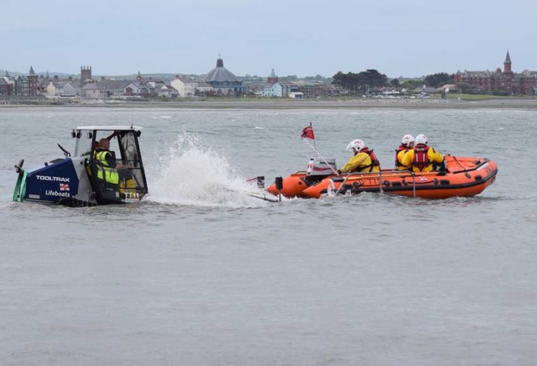 Newcastle RNLI Rescues Vessel On Sandbank