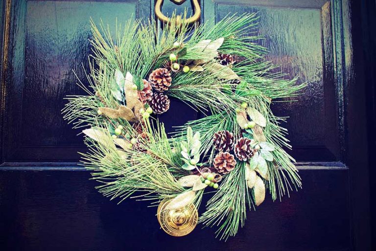 Learn How To Make Christmas Wreaths