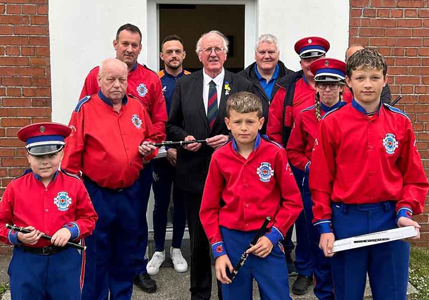 Shannon Welcomes £1912 Award To Toye Flute Band