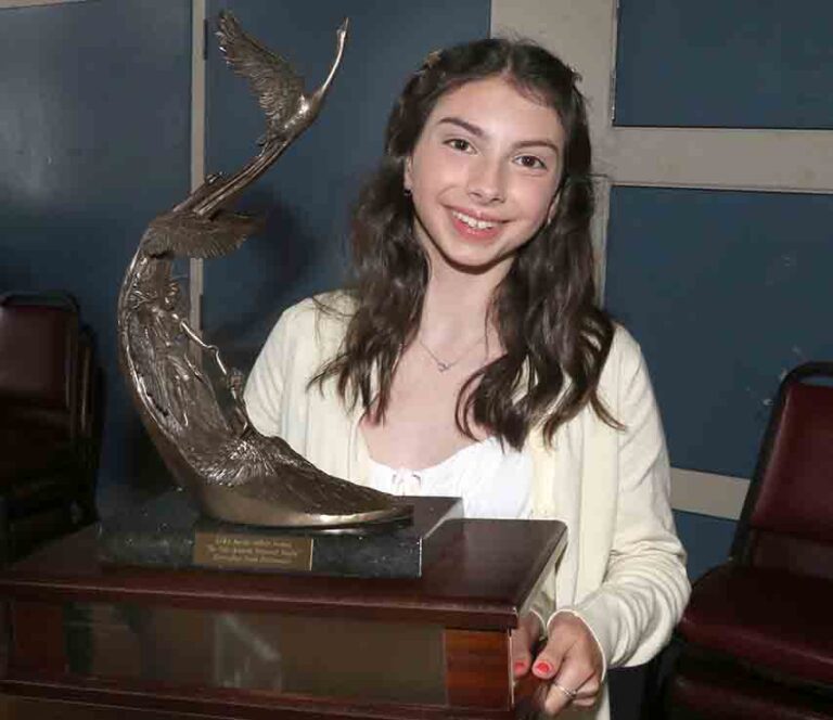 Downpatrick Girl Receives Top Stage Award
