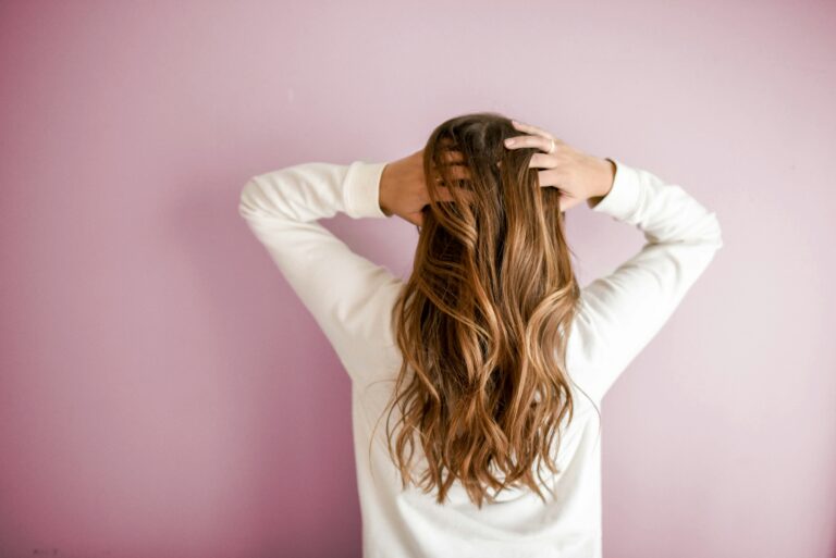 The Ideal Morning and Night Routine for Stronger Hair