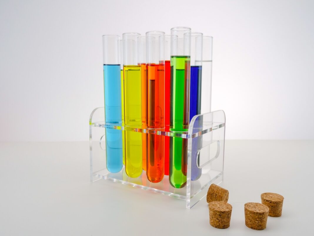 Wholesale Pricing of Test Tubes: What Drives the Cost (MOQ, Sterility, Printing, Delivery)?