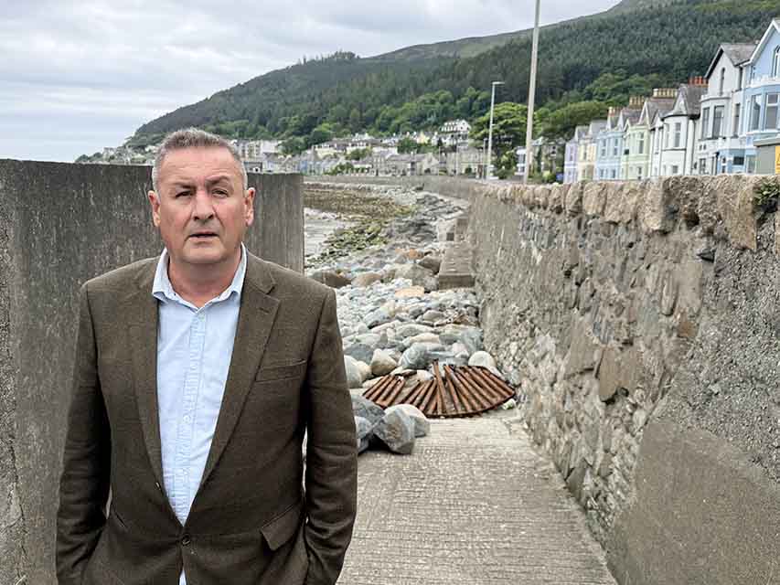 Clarke Calls Of Clear Up At Newcastle Beach Access Points
